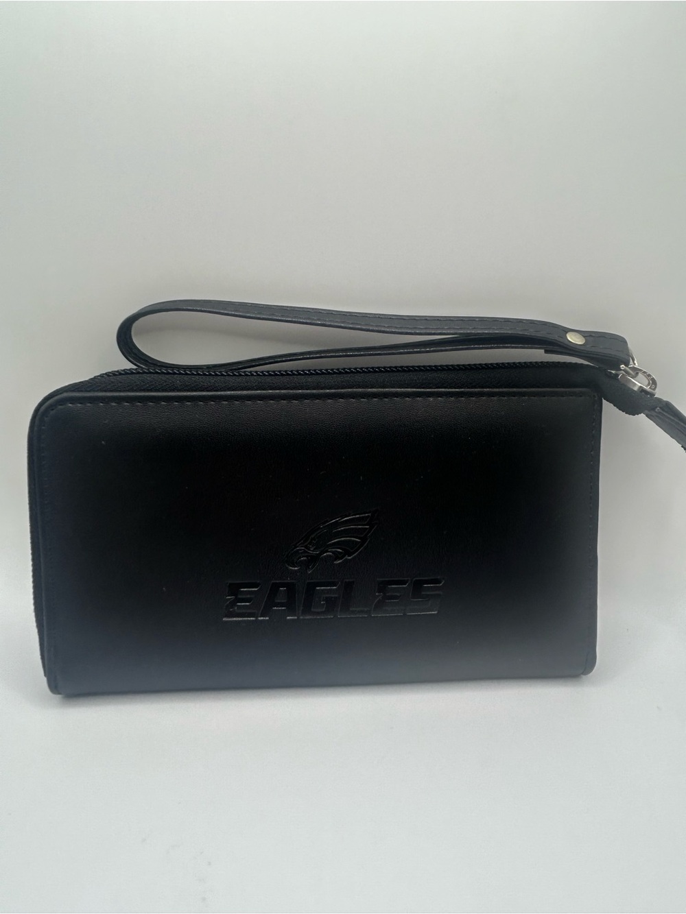 🆕 Philadelphia Eagles Embossed Black Wristlet Wallet 🦅 - Picture 2 of 4